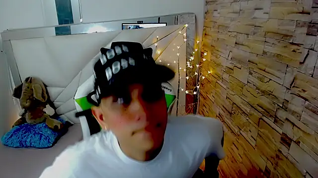 Brayan lopezz online show from March 17, 2025, 12:46 pm