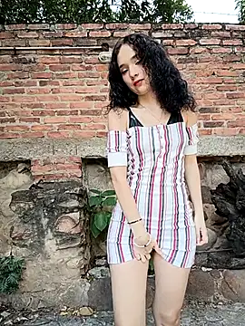 sweet outdoor charm online show from January 8, 2026, 6:54 pm