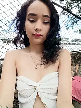 sweet outdoor charm online show from January 16, 2026, 7:29 pm