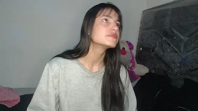 skinny sweet2411 online show from April 14, 2026, 9:04 am