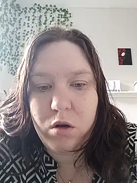 Snapshot of CurvyMilf1992 chatting on October 15, 2025, 7:08 am CurvyMilf1992 online show from October 15, 2025, 7:08 am
