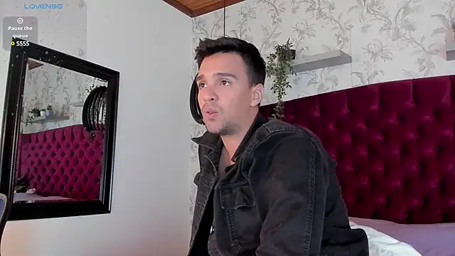 Snapshot of Edward_max chatting on January 10, 2025, 9:44 am Edward max online show from January 10, 2025, 9:44 am