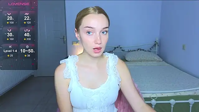 Snapshot of Wild_Sophie_ chatting on October 5, 2025, 4:49 pm Wild Sophie online show from October 5, 2025, 4:49 pm