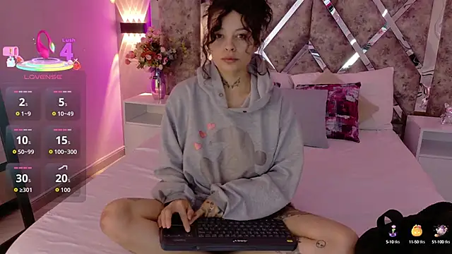 KatherineGomez online show from October 15, 2025, 2:01 am