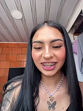 Hilary pinkk online show from November 4, 2025, 6:07 pm