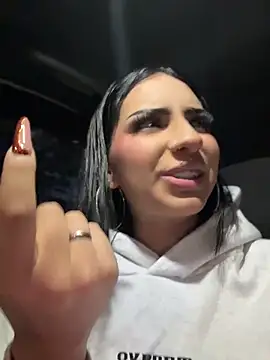 Hilary pinkk online show from April 13, 2026, 11:21 pm