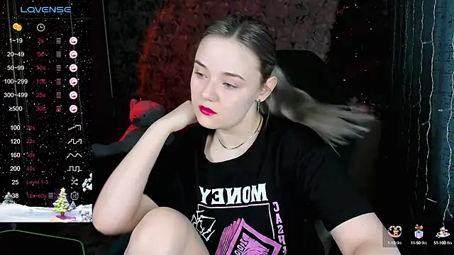 Snapshot of Your_small_bunny chatting on January 14, 2025, 1:15 am Your small bunny online show from January 14, 2025, 1:15 am
