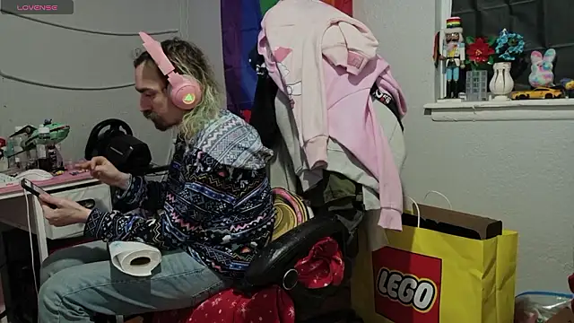 tallnerdyguy online show from February 12, 2026, 3:23 am