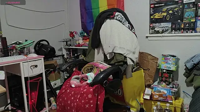 tallnerdyguy online show from May 13, 2026, 1:47 am