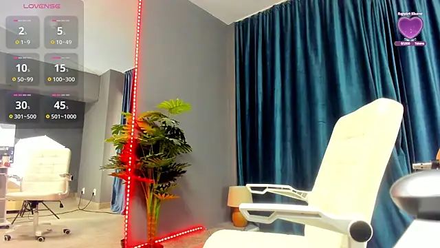 Snapshot of LaurynCopper chatting on October 6, 2025, 6:00 am LaurynCopper online show from October 6, 2025, 6:00 am