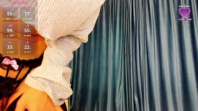 Snapshot of LaurynCopper chatting on October 10, 2025, 6:12 am LaurynCopper online show from October 10, 2025, 6:12 am