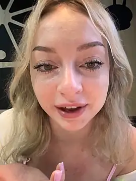 Snapshot of melissa_grr chatting on November 7, 2025, 1:00 pm melissa grr online show from November 7, 2025, 1:00 pm