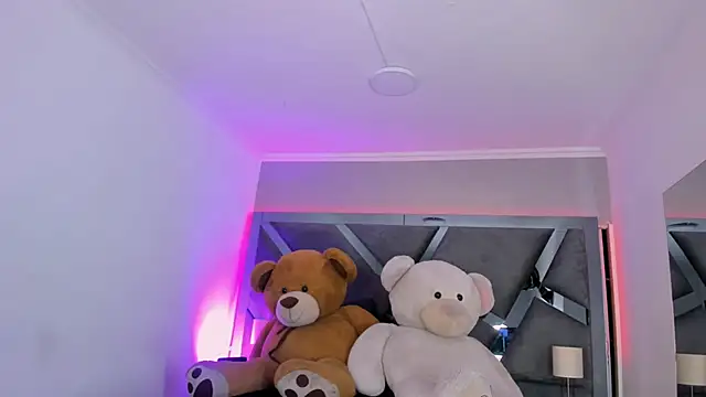 AmberiniHoffman online show from November 7, 2025, 11:54 am