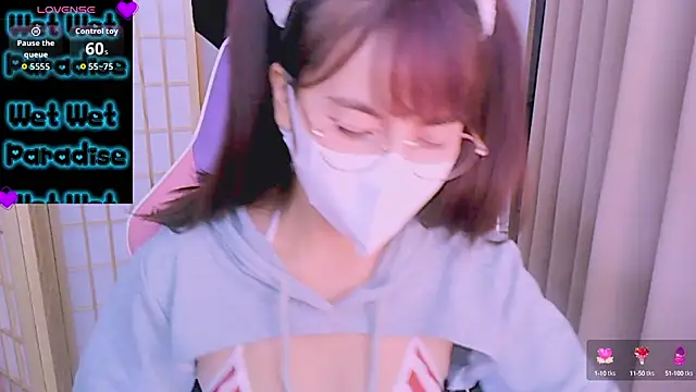 desiregirl69 online show from September 26, 2025, 3:38 pm