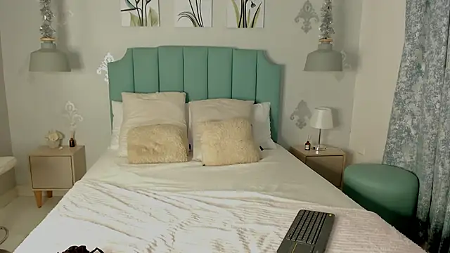 Khenta Michells online show from January 21, 2025, 10:52 am