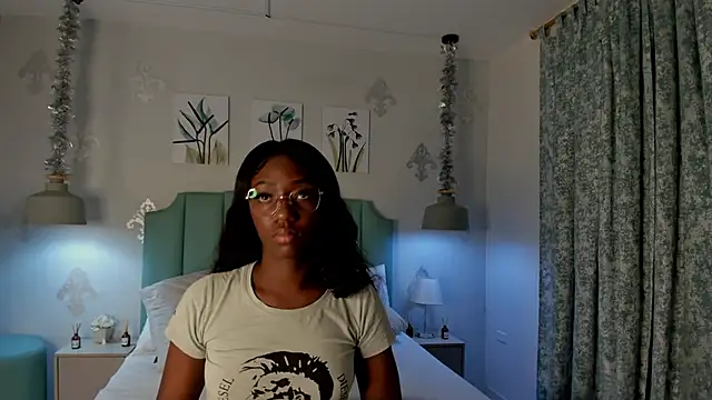 Khenta Michells online show from February 5, 2025, 10:30 am