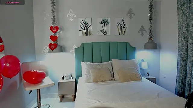 Khenta Michells online show from February 14, 2025, 10:38 am