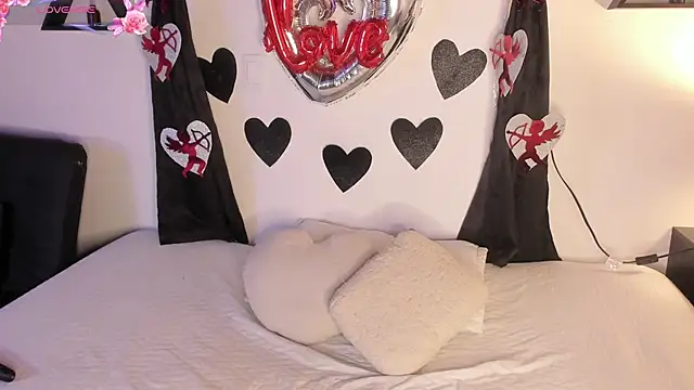 Khenta Michells online show from February 14, 2026, 10:45 am