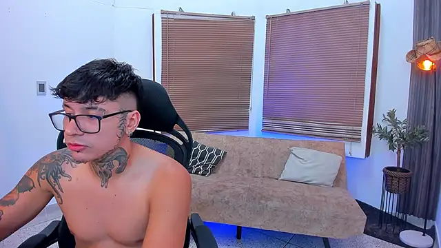 Party guyssex online show from October 17, 2025, 8:33 pm