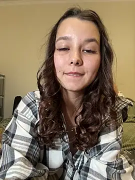 PoppyRobinson online show from December 13, 2024, 6:38 pm