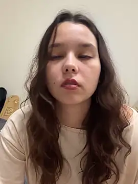 PoppyRobinson online show from December 22, 2024, 7:21 pm