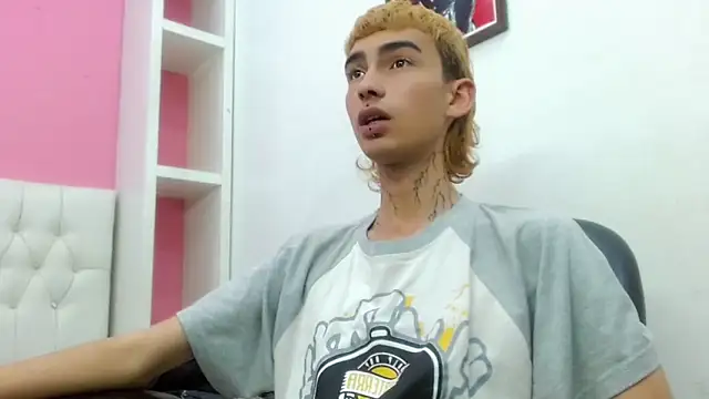 ttimy x boy online show from February 20, 2026, 6:59 am