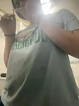 Miss oliviaa online show from February 1, 2026, 12:20 am