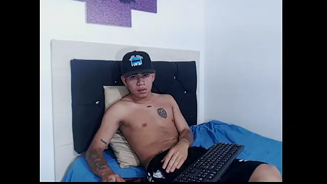 Snapshot of logannth chatting on October 13, 2025, 9:15 pm logannth online show from October 13, 2025, 9:15 pm