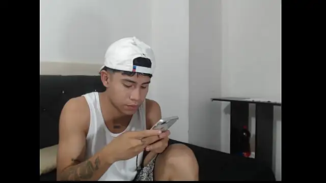 Snapshot of logannth chatting on October 19, 2025, 4:46 am logannth online show from October 19, 2025, 4:46 am