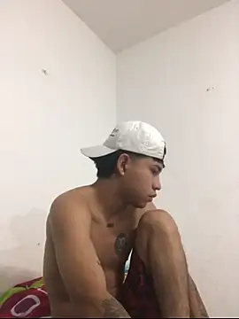 Snapshot of logannth chatting on November 6, 2025, 9:05 pm logannth online show from November 6, 2025, 9:05 pm