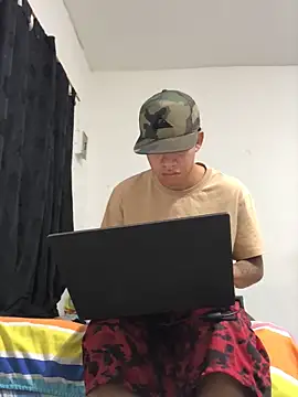 Snapshot of logannth chatting on November 21, 2025, 4:44 am logannth online show from November 21, 2025, 4:44 am