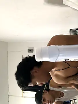 Snapshot of logannth chatting on November 29, 2025, 5:32 am logannth online show from November 29, 2025, 5:32 am