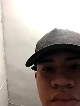 Snapshot of logannth chatting on December 1, 2025, 10:09 am logannth online show from December 1, 2025, 10:09 am