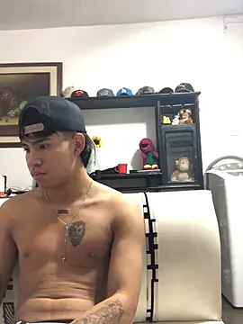 Snapshot of logannth chatting on December 22, 2025, 6:54 am logannth online show from December 22, 2025, 6:54 am