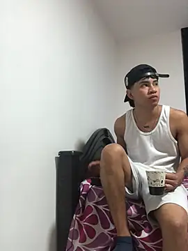 Snapshot of logannth chatting on February 3, 2026, 4:32 am logannth online show from February 3, 2026, 4:32 am