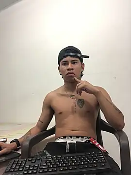 Snapshot of logannth chatting on February 7, 2026, 5:33 am logannth online show from February 7, 2026, 5:33 am