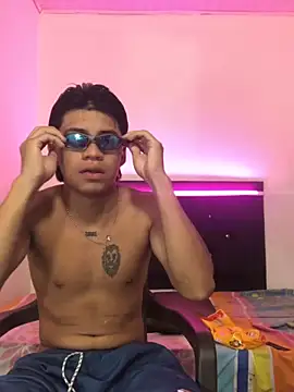 Snapshot of logannth chatting on February 18, 2026, 5:03 am logannth online show from February 18, 2026, 5:03 am