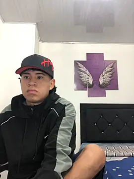 Snapshot of logannth chatting on February 23, 2026, 1:36 am logannth online show from February 23, 2026, 1:36 am