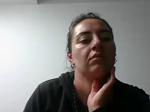  karlie kloss  online show from December 13, 2024, 1:04 am