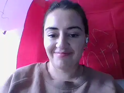  karlie kloss  online show from February 24, 2025, 8:25 pm