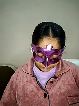 bigtitsqueen online show from November 12, 2025, 4:57 am