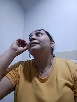 MirandaSoto online show from February 5, 2026, 3:44 am