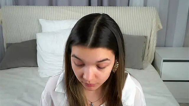 VeronaAppleberry online show from November 13, 2025, 11:09 am