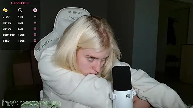 Snapshot of LizaKisses chatting on October 9, 2025, 9:18 am LizaKisses online show from October 9, 2025, 9:18 am