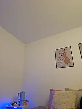 VictoriaEvaans  online show from October 27, 2025, 10:47 pm