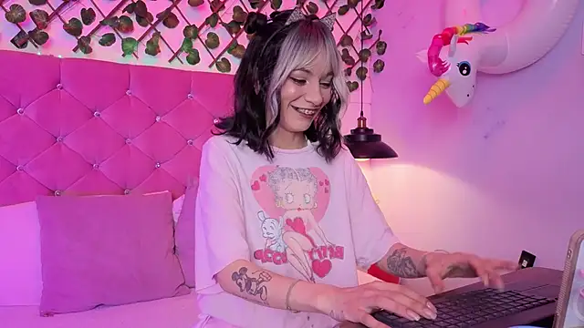 lauren evans96 online show from March 8, 2026, 3:54 am