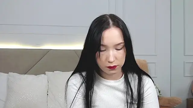 LeilaLow online show from January 6, 2025, 12:02 pm