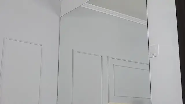 LeilaLow online show from January 9, 2025, 12:09 pm