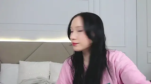 LeilaLow online show from January 25, 2025, 11:02 am