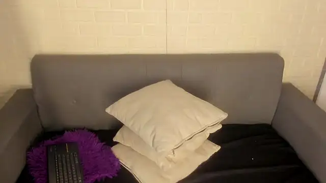 karina gomez 18 online show from December 14, 2025, 12:32 pm